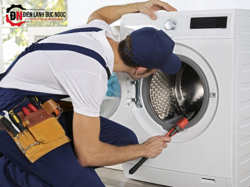 Điện Lạnh Đức Ngọc có đội ngũ kỹ thuật chuyên sâu về sửa máy giặt