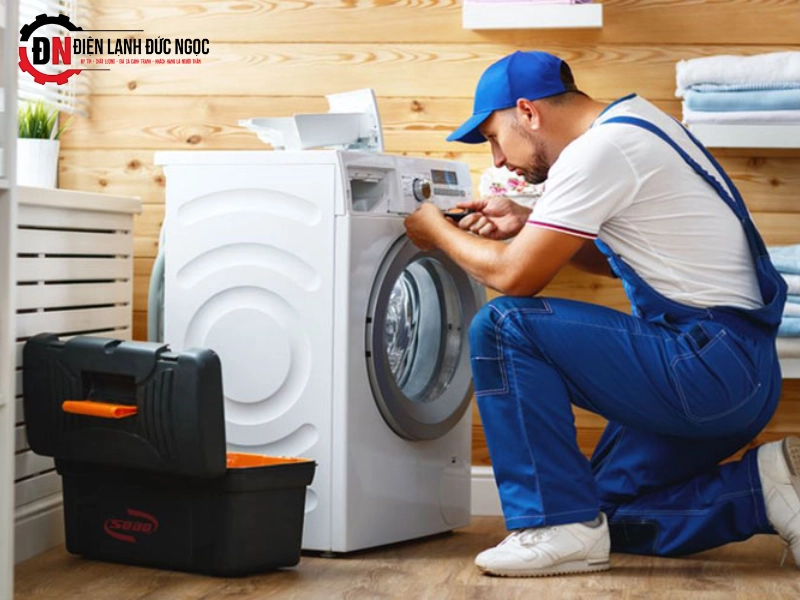 Khi nào cần gọi thợ sửa máy giặt chuyên nghiệp