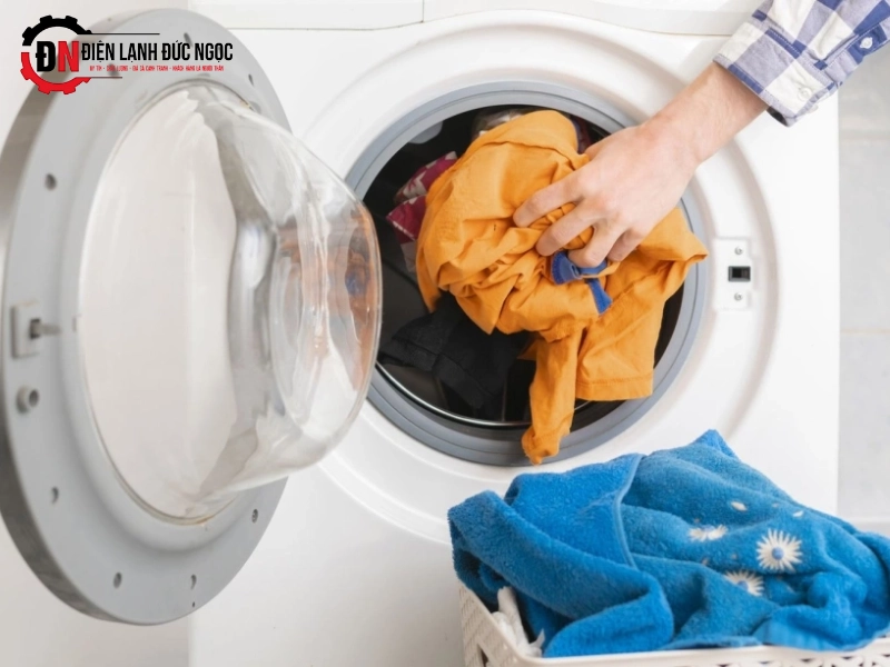 Những mẹo giặt máy giúp giặt quần áo sạch hơn 